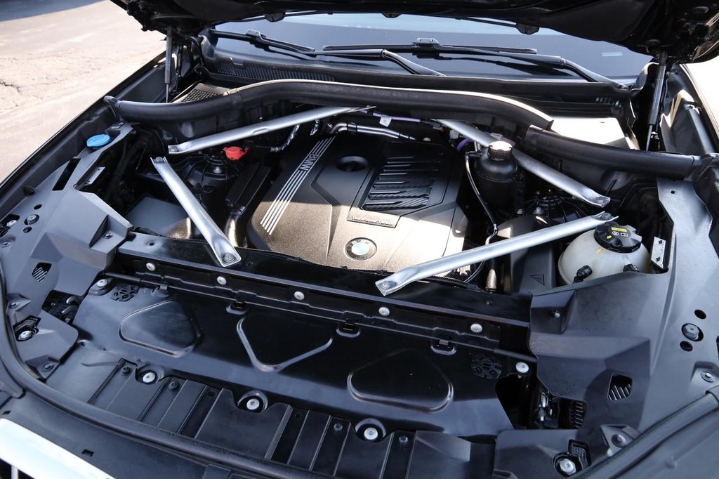 BMW X5 Vehicle Full-screen Gallery Image 31