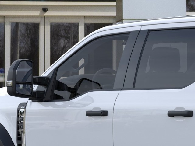 Ford Super Duty F-550 DRW Vehicle Image 20