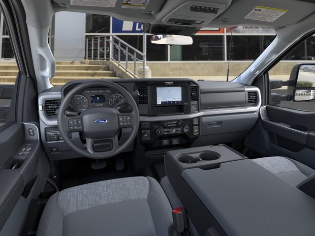 Ford Super Duty F-550 DRW Vehicle Image 09