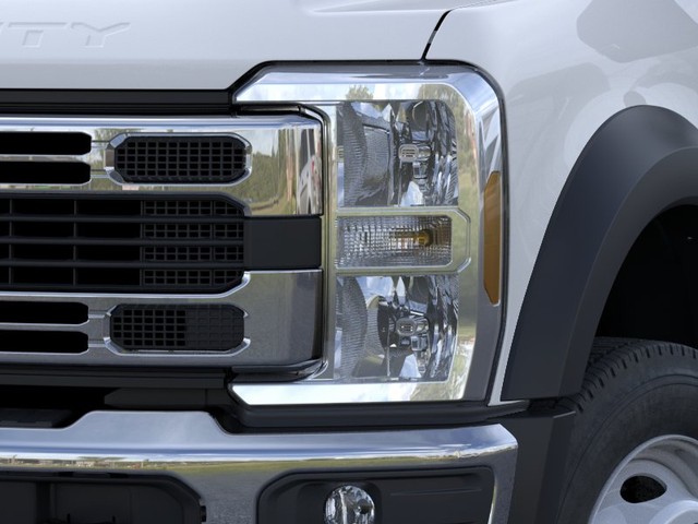 Ford Super Duty F-550 DRW Vehicle Image 18