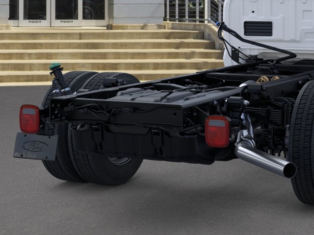 Ford Super Duty F-550 DRW Vehicle Image 21