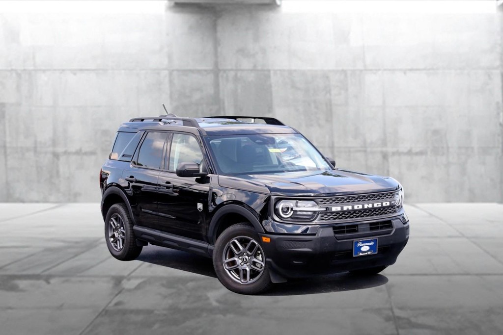 Ford Bronco Sport Vehicle Full-screen Gallery Image 02