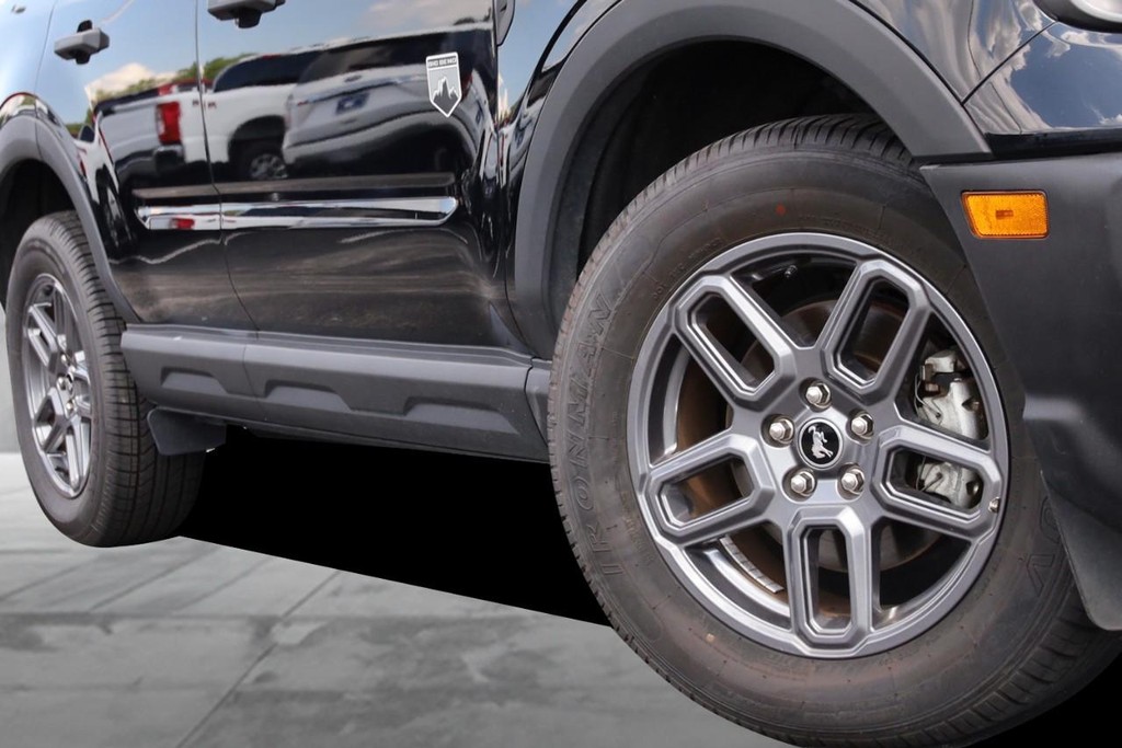 Ford Bronco Sport Vehicle Full-screen Gallery Image 03