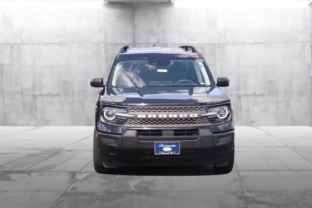 Ford Bronco Sport Vehicle Full-screen Gallery Image 04