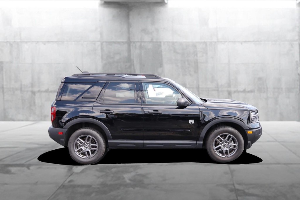 Ford Bronco Sport Vehicle Full-screen Gallery Image 05