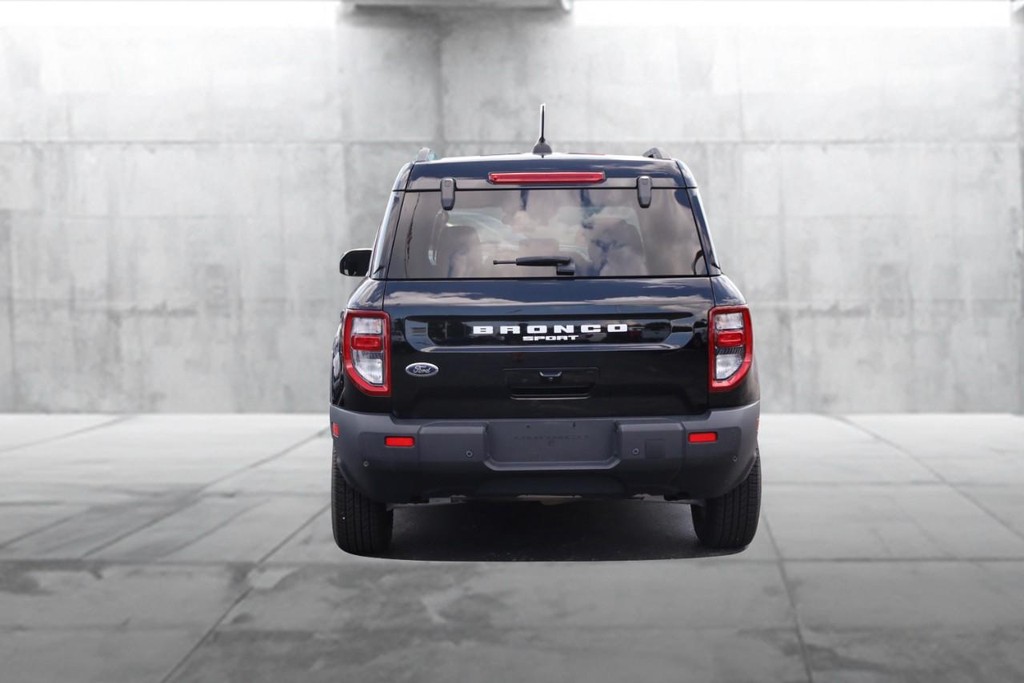 Ford Bronco Sport Vehicle Full-screen Gallery Image 06
