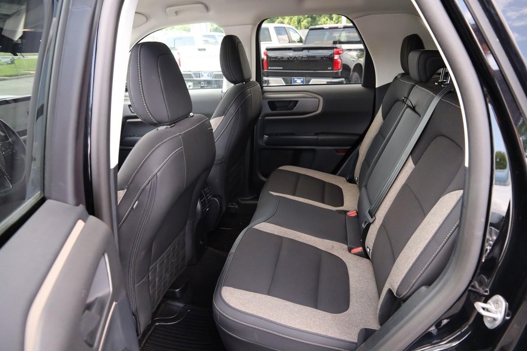 Ford Bronco Sport Vehicle Full-screen Gallery Image 09