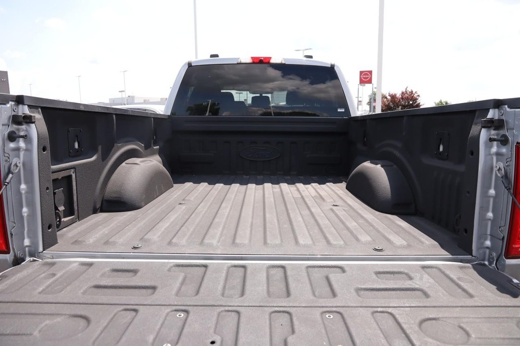 Ford F-150 Vehicle Full-screen Gallery Image 7