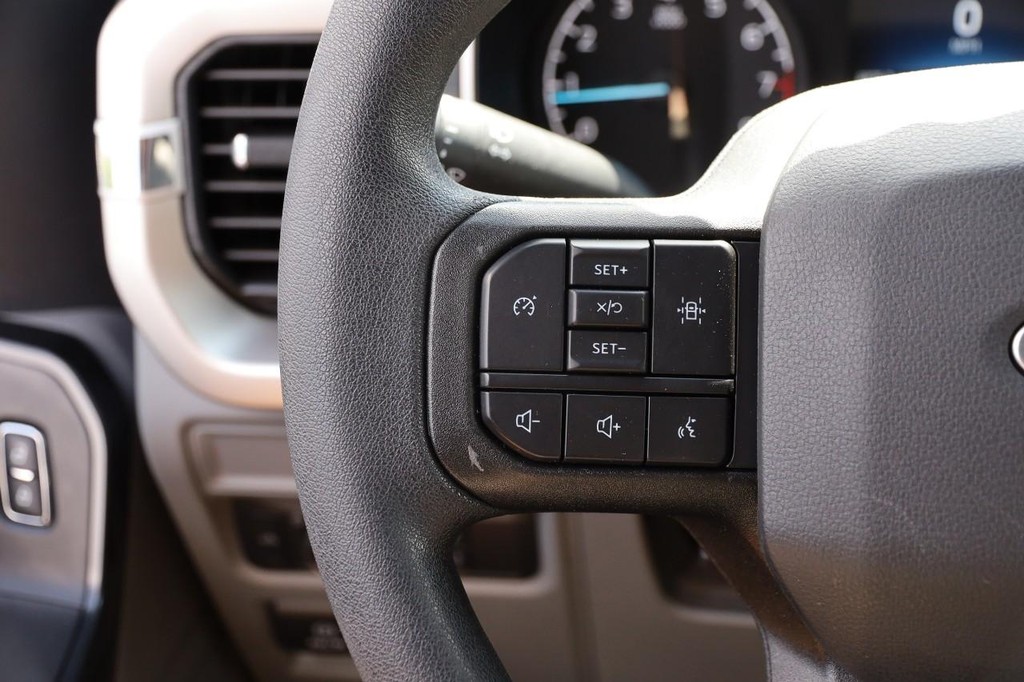 Ford F-150 Vehicle Full-screen Gallery Image 11