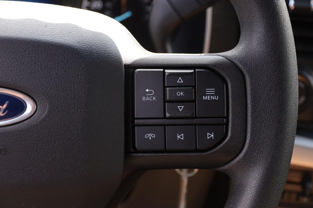 Ford F-150 Vehicle Full-screen Gallery Image 12