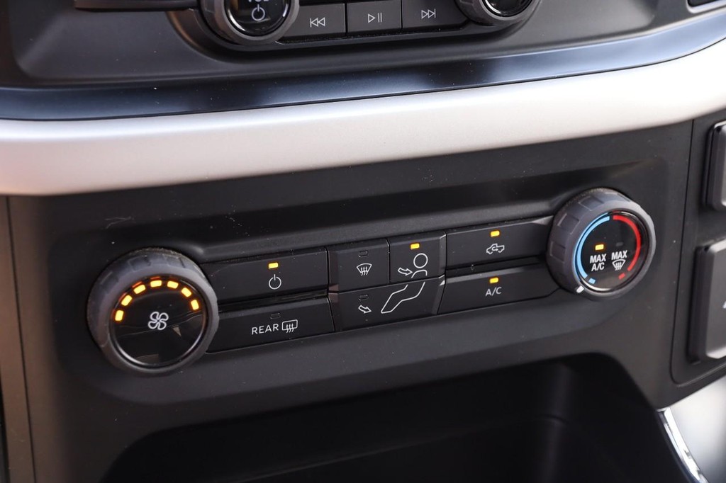 Ford F-150 Vehicle Full-screen Gallery Image 19