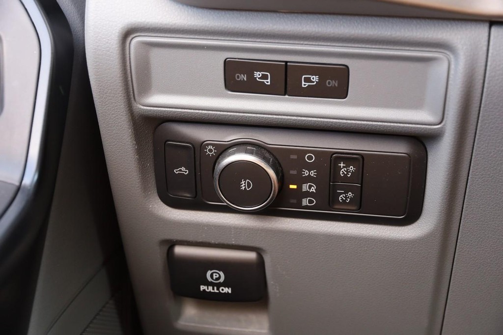 Ford F-150 Vehicle Full-screen Gallery Image 21