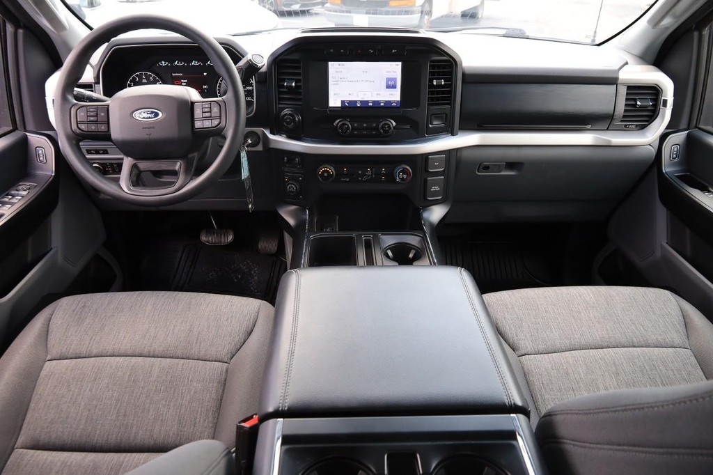 Ford F-150 Vehicle Full-screen Gallery Image 23