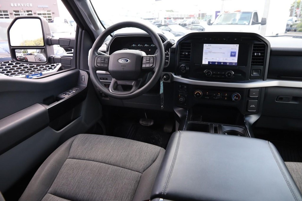 Ford F-150 Vehicle Full-screen Gallery Image 24