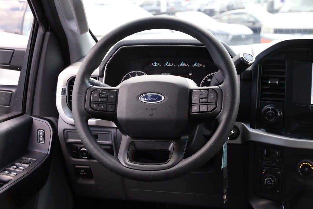 Ford F-150 Vehicle Full-screen Gallery Image 25