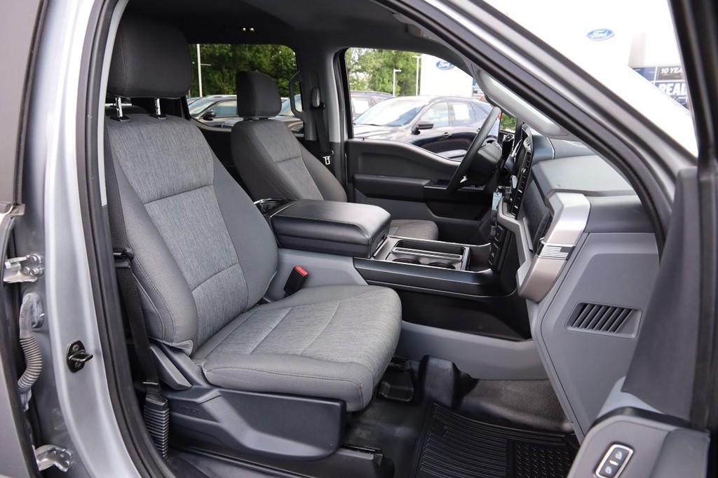 Ford F-150 Vehicle Full-screen Gallery Image 28
