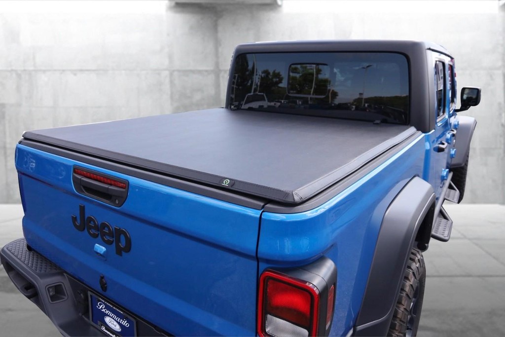 Jeep Gladiator Vehicle Image 07
