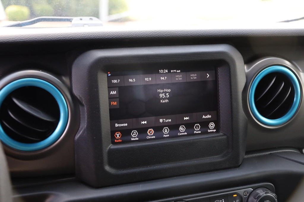 Jeep Gladiator Vehicle Image 16