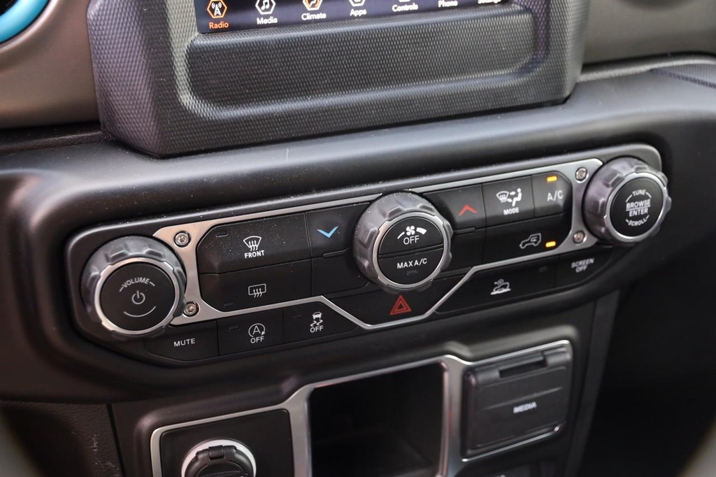 Jeep Gladiator Vehicle Image 18