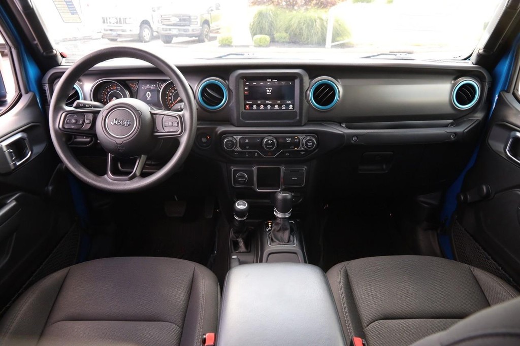 Jeep Gladiator Vehicle Image 21
