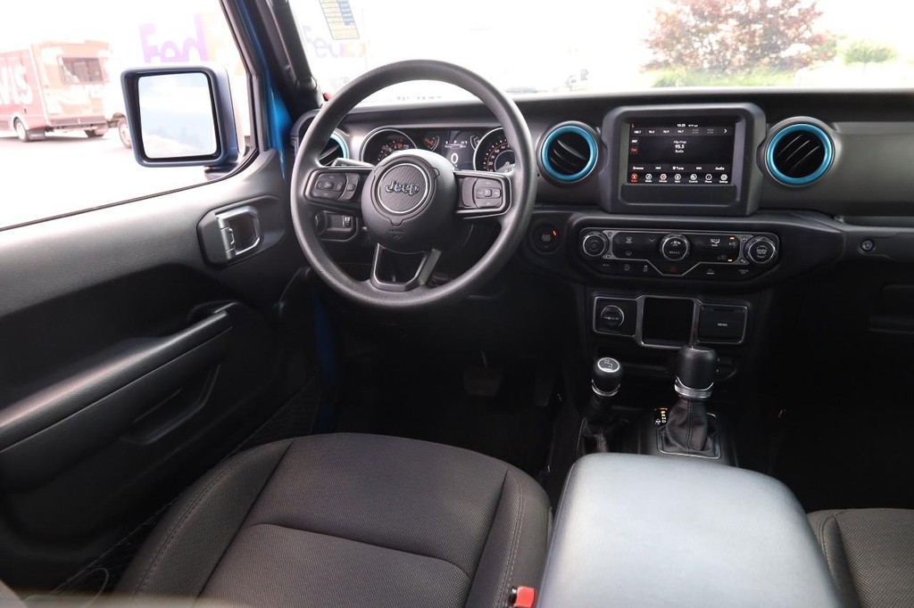 Jeep Gladiator Vehicle Image 22