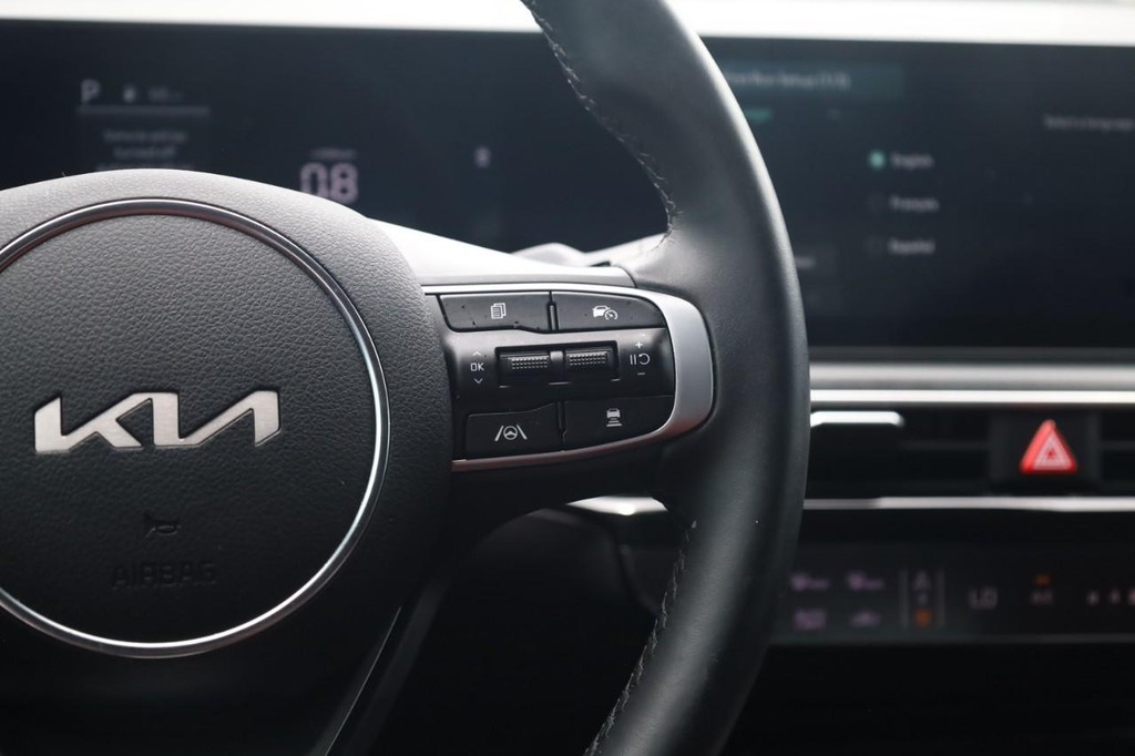 Kia K5 Vehicle Full-screen Gallery Image 8