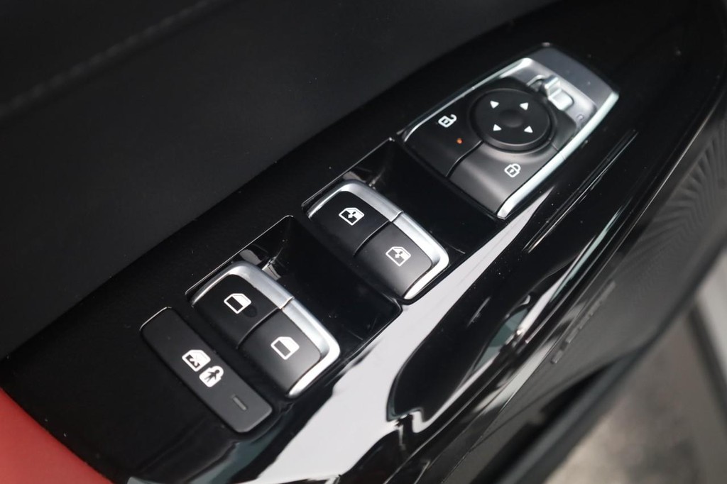 Kia K5 Vehicle Full-screen Gallery Image 10