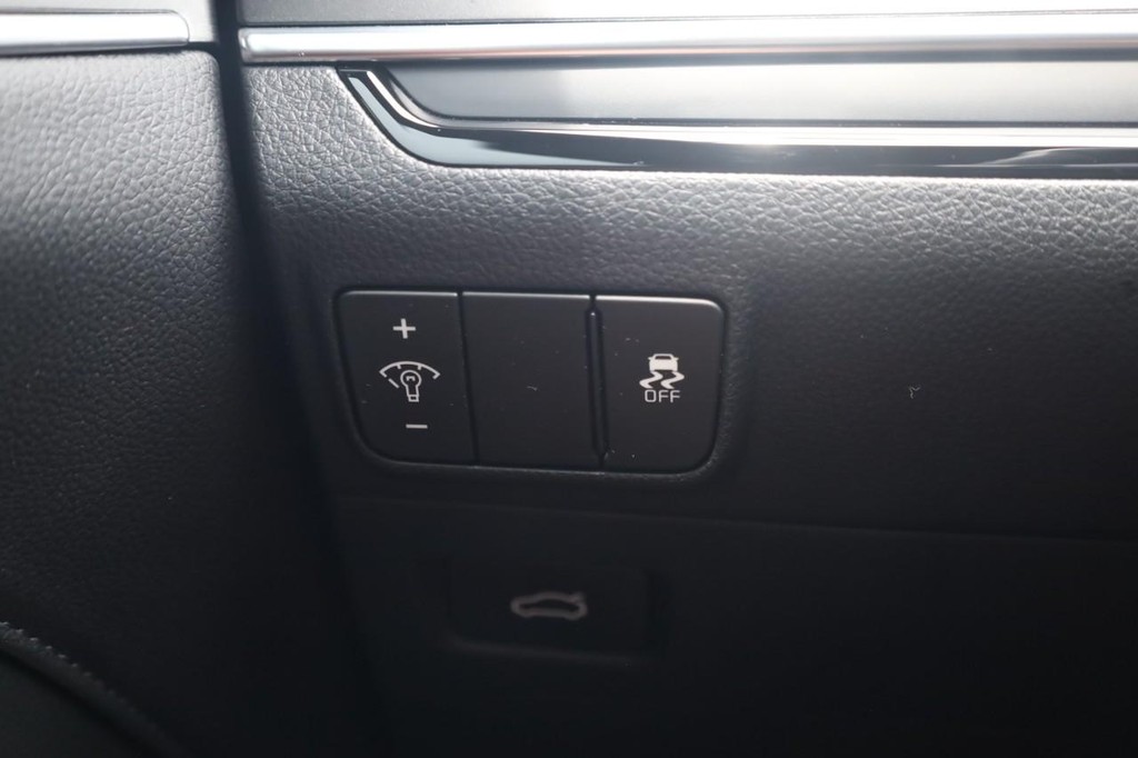 Kia K5 Vehicle Full-screen Gallery Image 11