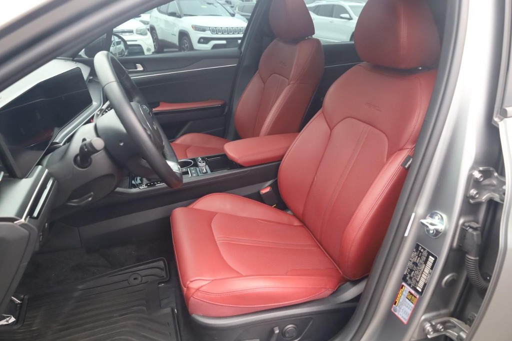 Kia K5 Vehicle Full-screen Gallery Image 19