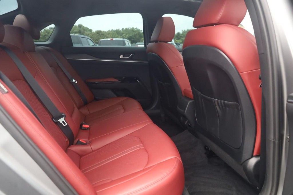 Kia K5 Vehicle Full-screen Gallery Image 21