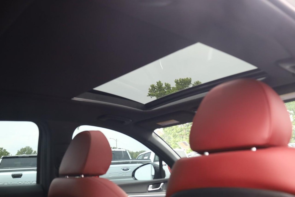Kia K5 Vehicle Full-screen Gallery Image 22