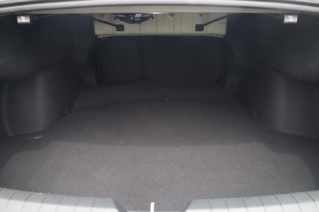 Kia K5 Vehicle Full-screen Gallery Image 25