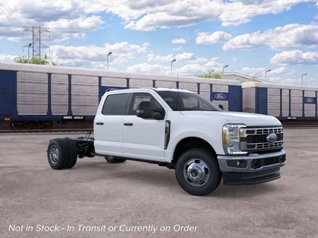 Ford Super Duty F-350 DRW Vehicle Full-screen Gallery Image 7