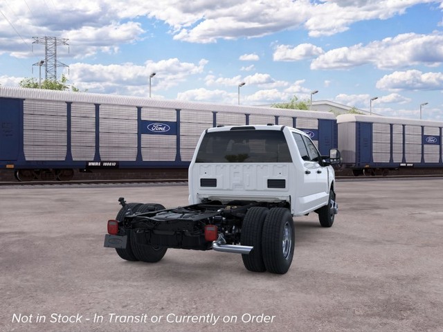 Ford Super Duty F-350 DRW Vehicle Full-screen Gallery Image 8
