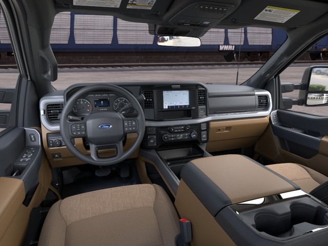 Ford Super Duty F-350 DRW Vehicle Full-screen Gallery Image 9