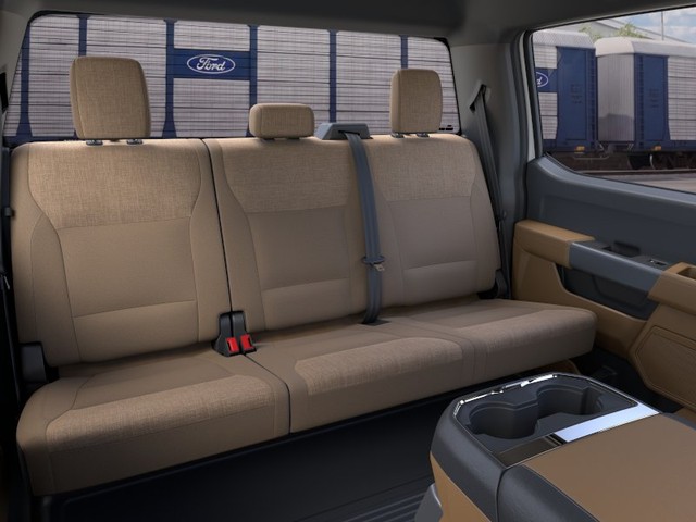 Ford Super Duty F-350 DRW Vehicle Full-screen Gallery Image 11