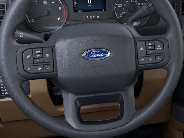 Ford Super Duty F-350 DRW Vehicle Full-screen Gallery Image 12