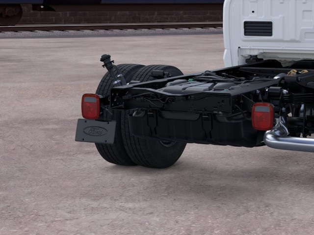 Ford Super Duty F-350 DRW Vehicle Full-screen Gallery Image 21