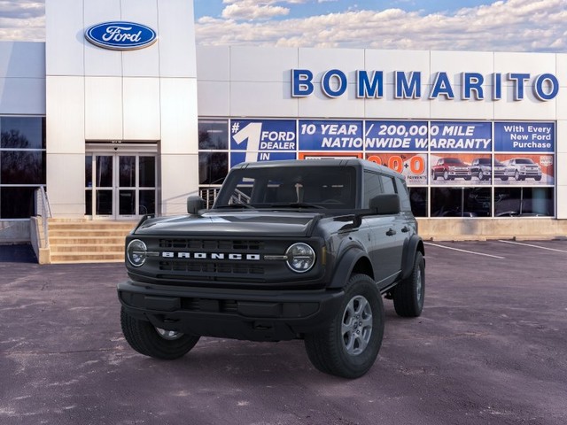 Ford Bronco Vehicle Full-screen Gallery Image 2