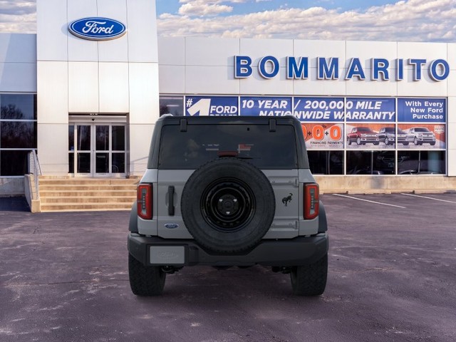 Ford Bronco Vehicle Full-screen Gallery Image 5