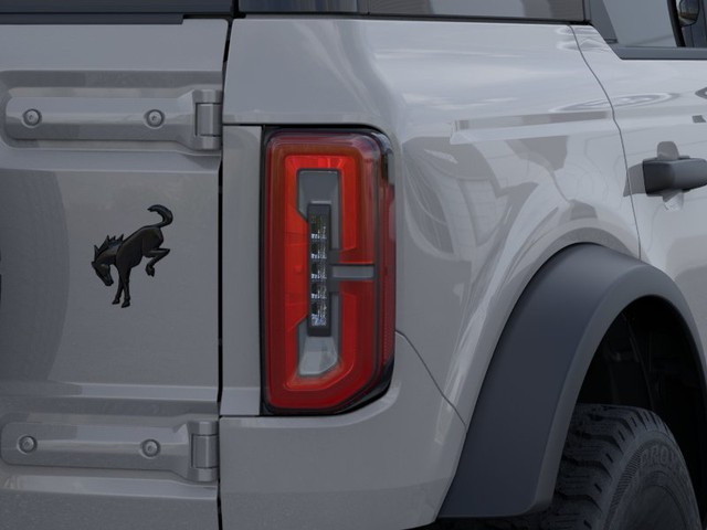 Ford Bronco Vehicle Full-screen Gallery Image 23