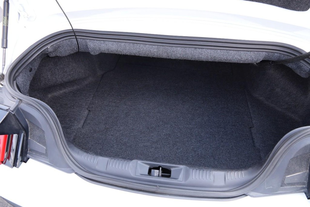 Ford Mustang Vehicle Full-screen Gallery Image 7