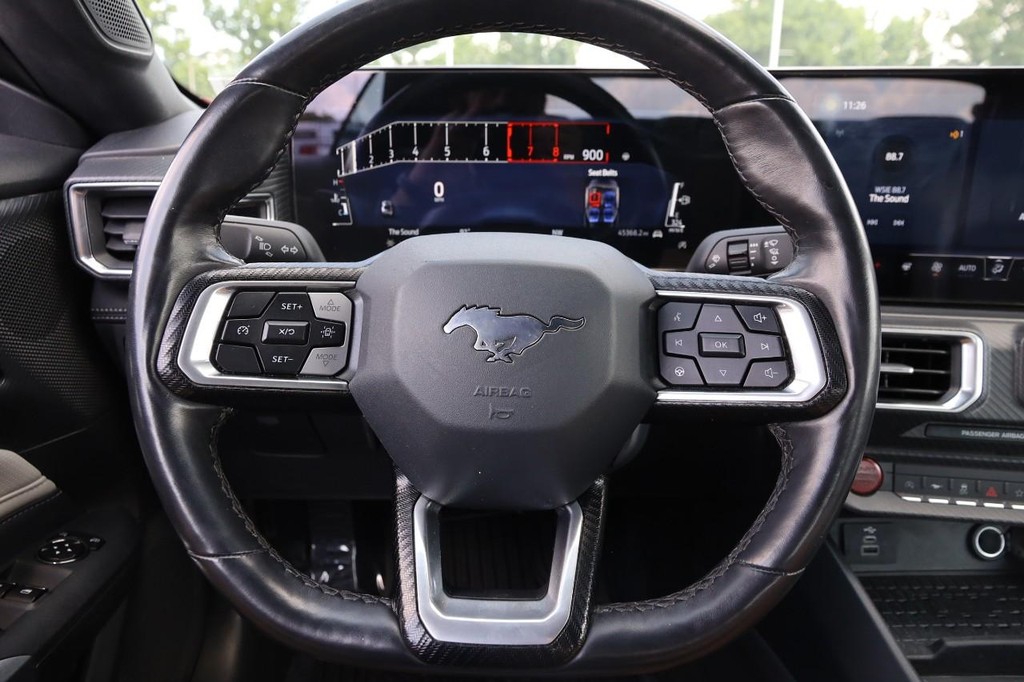 Ford Mustang Vehicle Full-screen Gallery Image 10
