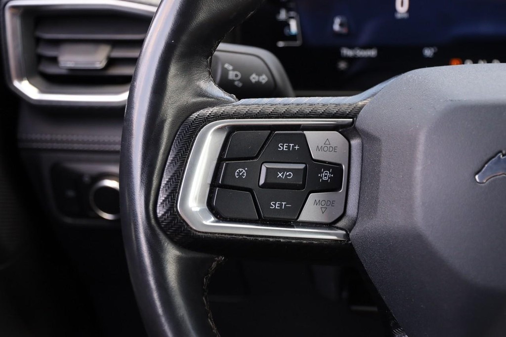 Ford Mustang Vehicle Full-screen Gallery Image 11