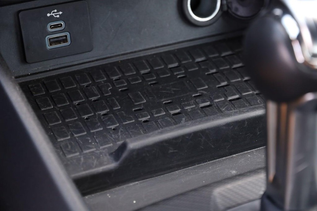 Ford Mustang Vehicle Full-screen Gallery Image 18