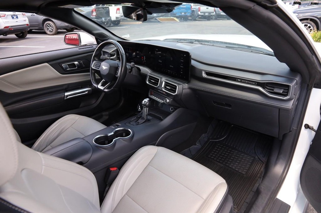 Ford Mustang Vehicle Full-screen Gallery Image 21