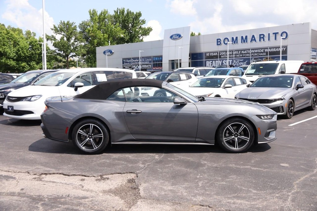 Ford Mustang Vehicle Full-screen Gallery Image 5
