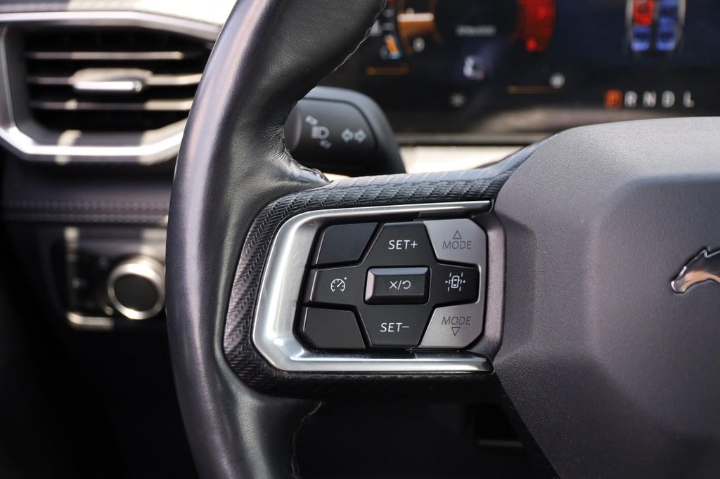 Ford Mustang Vehicle Full-screen Gallery Image 11
