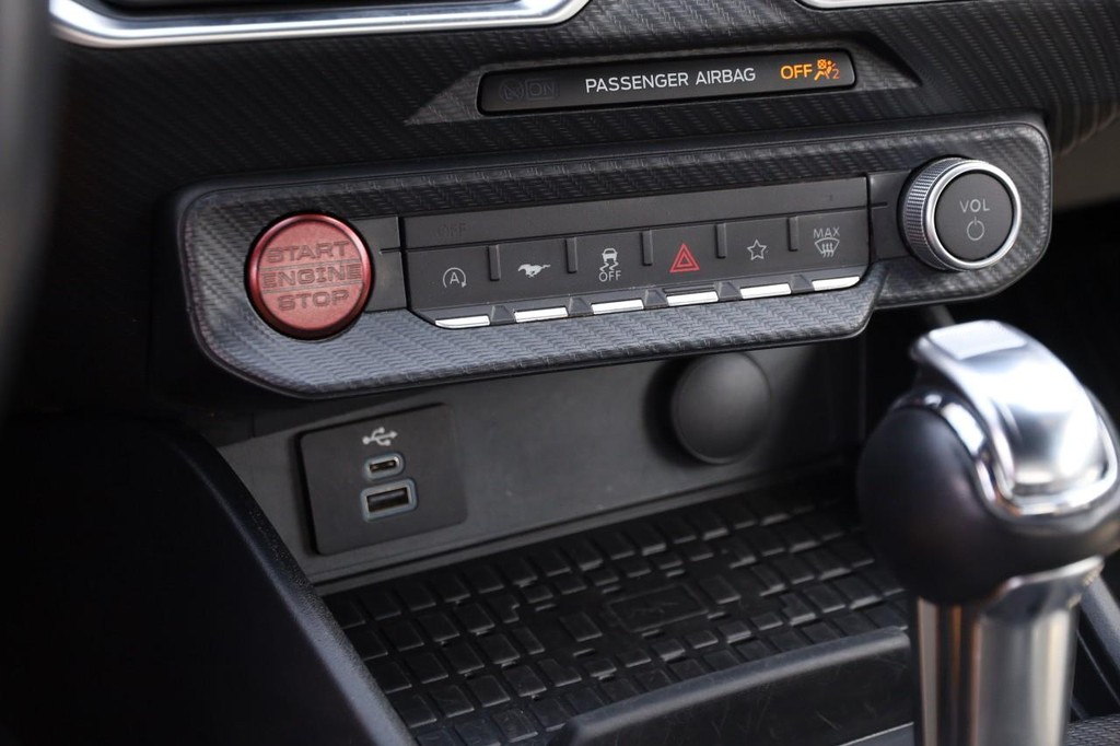 Ford Mustang Vehicle Full-screen Gallery Image 18