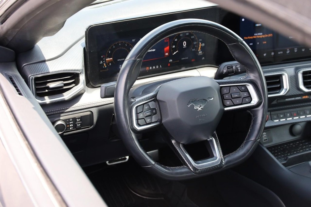 Ford Mustang Vehicle Full-screen Gallery Image 21